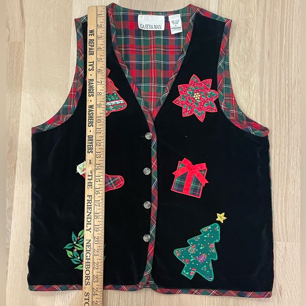 Holiday Plaid Vest with Festive Appliqués - Picture 5 of 8